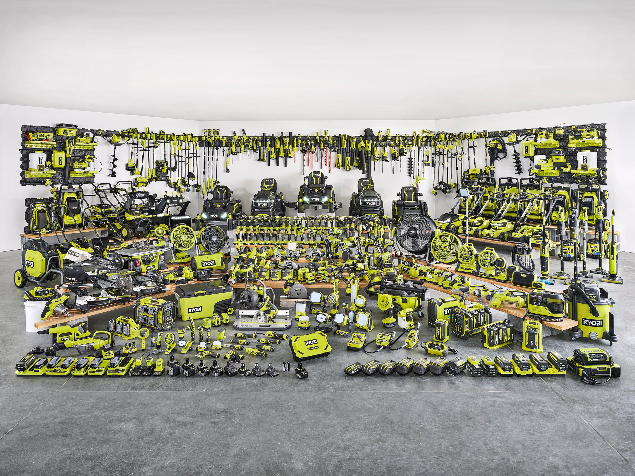 18V ONE+ VORTEX SOAP DISPENSING TELESCOPING SCRUBBER KIT