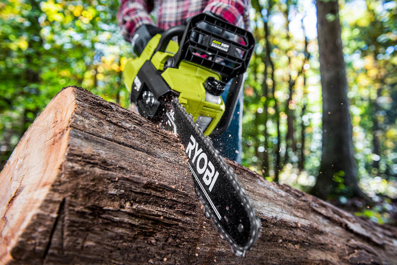 Adjustable Automatic Oiler Keeps The Chain Consistently Lubricated