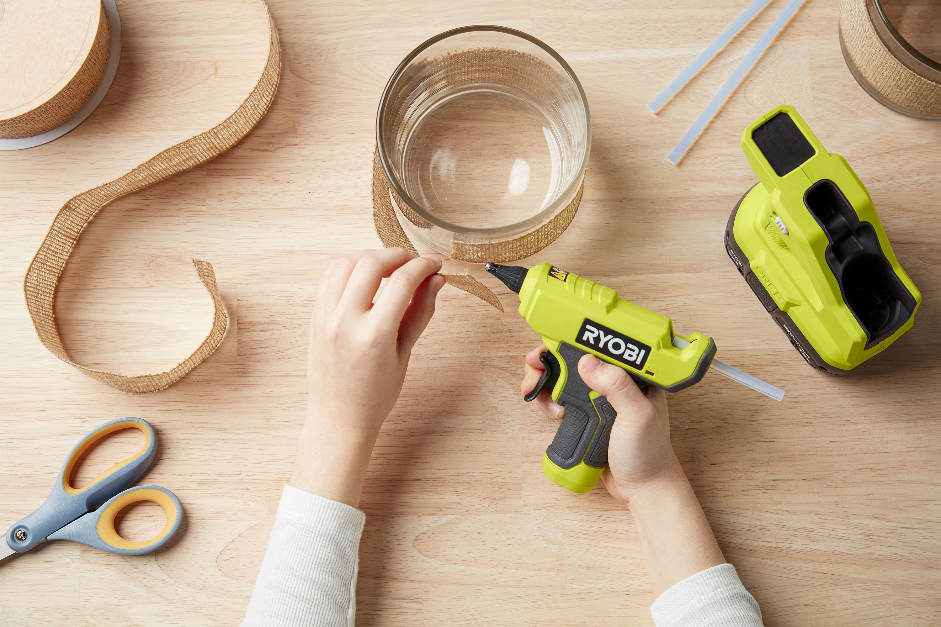 18V ONE+ COMPACT GLUE GUN KIT Image 3