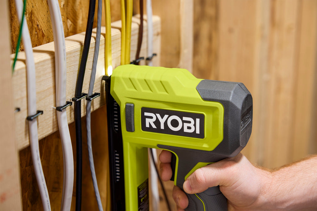 600 PC. 1" INSULATED CABLE STAPLES WITH CABLE SHIELD™ TECHNOLOGY