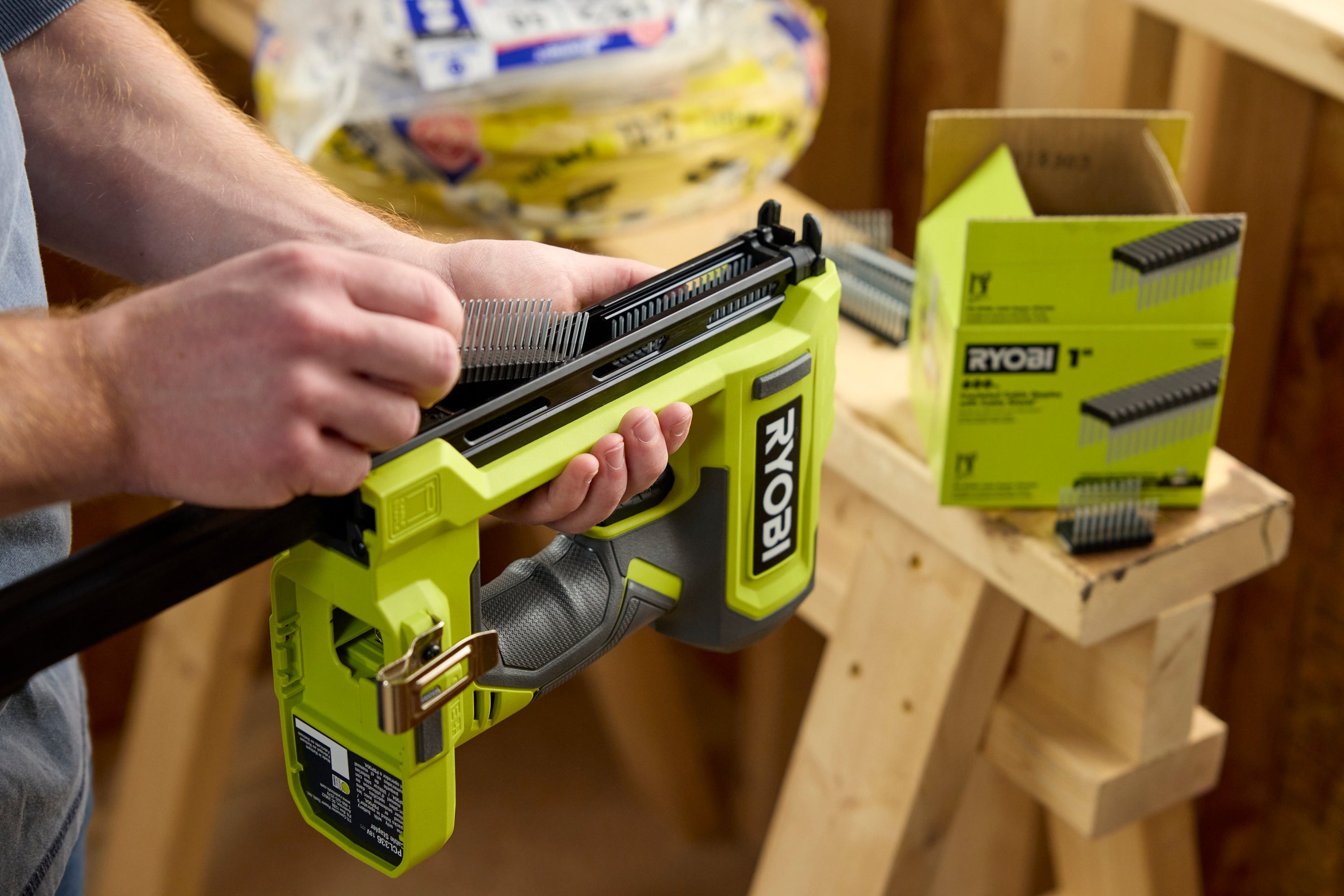 600 PC. 1" INSULATED CABLE STAPLES WITH CABLE SHIELD™ TECHNOLOGY