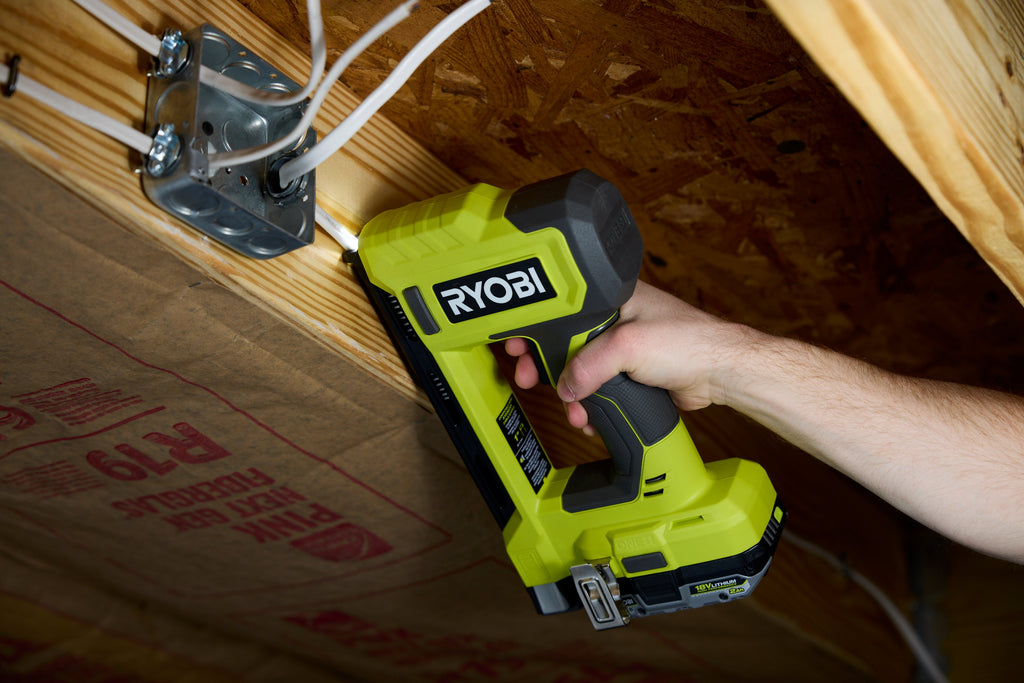600 PC. 1" INSULATED CABLE STAPLES WITH CABLE SHIELD™ TECHNOLOGY