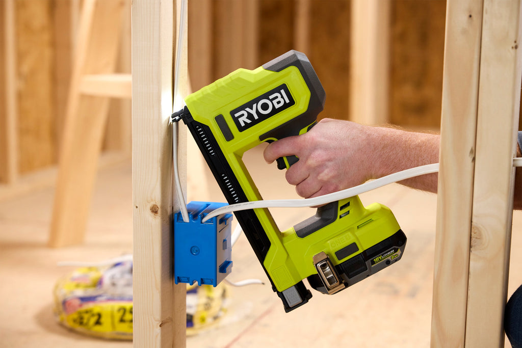 600 PC. 1" INSULATED CABLE STAPLES WITH CABLE SHIELD™ TECHNOLOGY