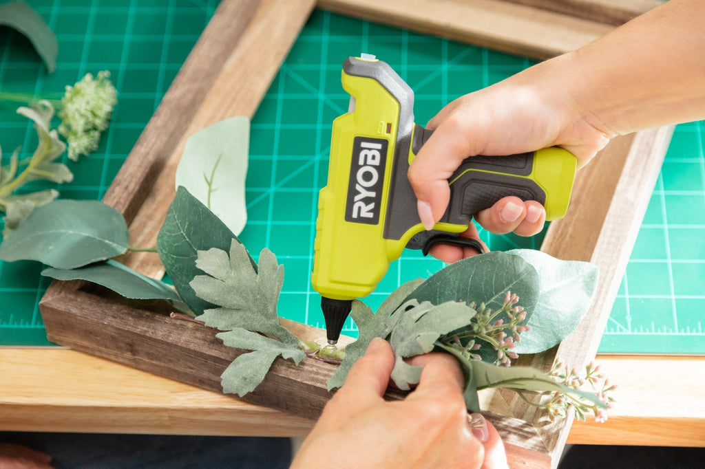 18V ONE+ COMPACT GLUE GUN KIT Image 4