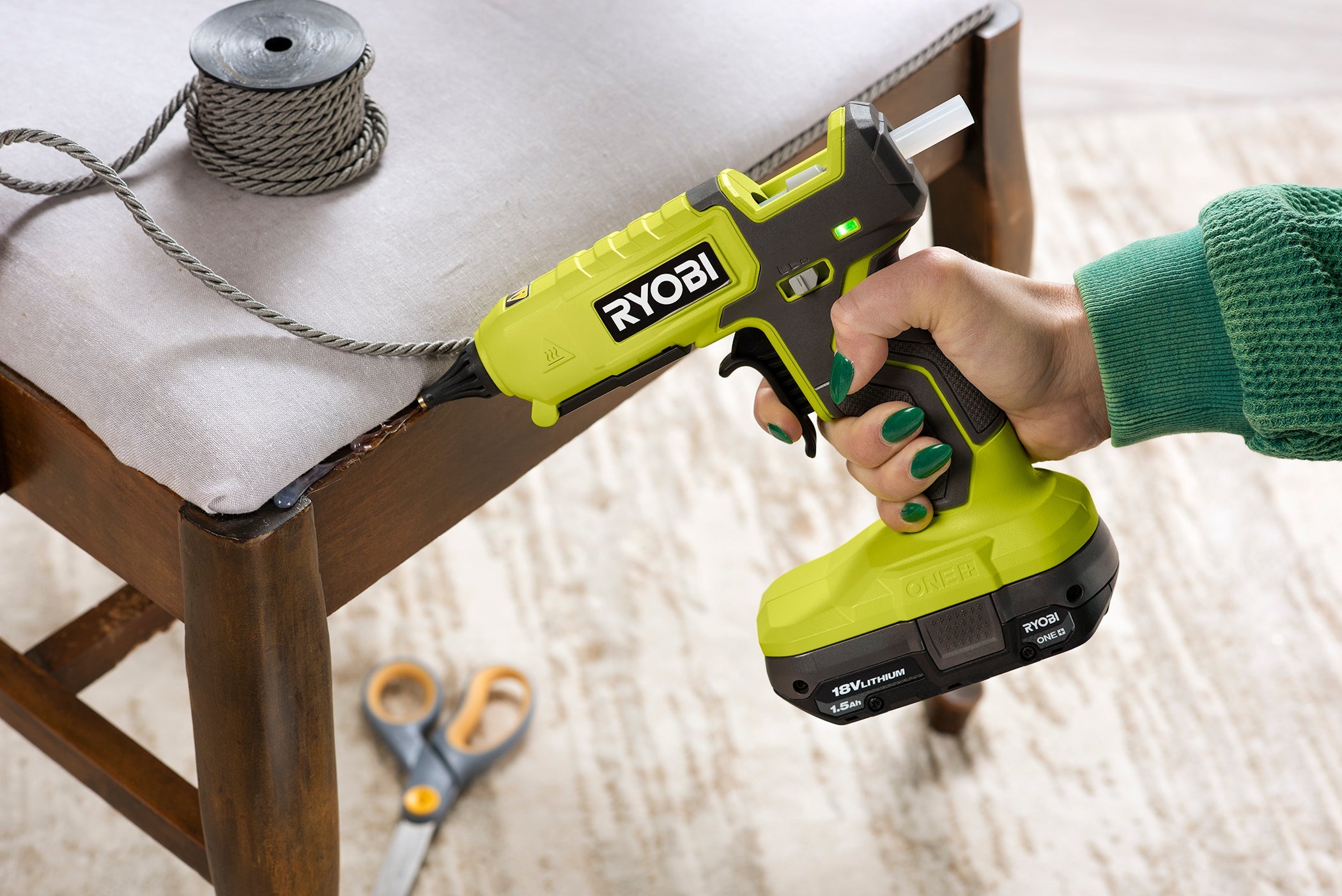 18V ONE+ Dual Temperature Glue Gun Image 12