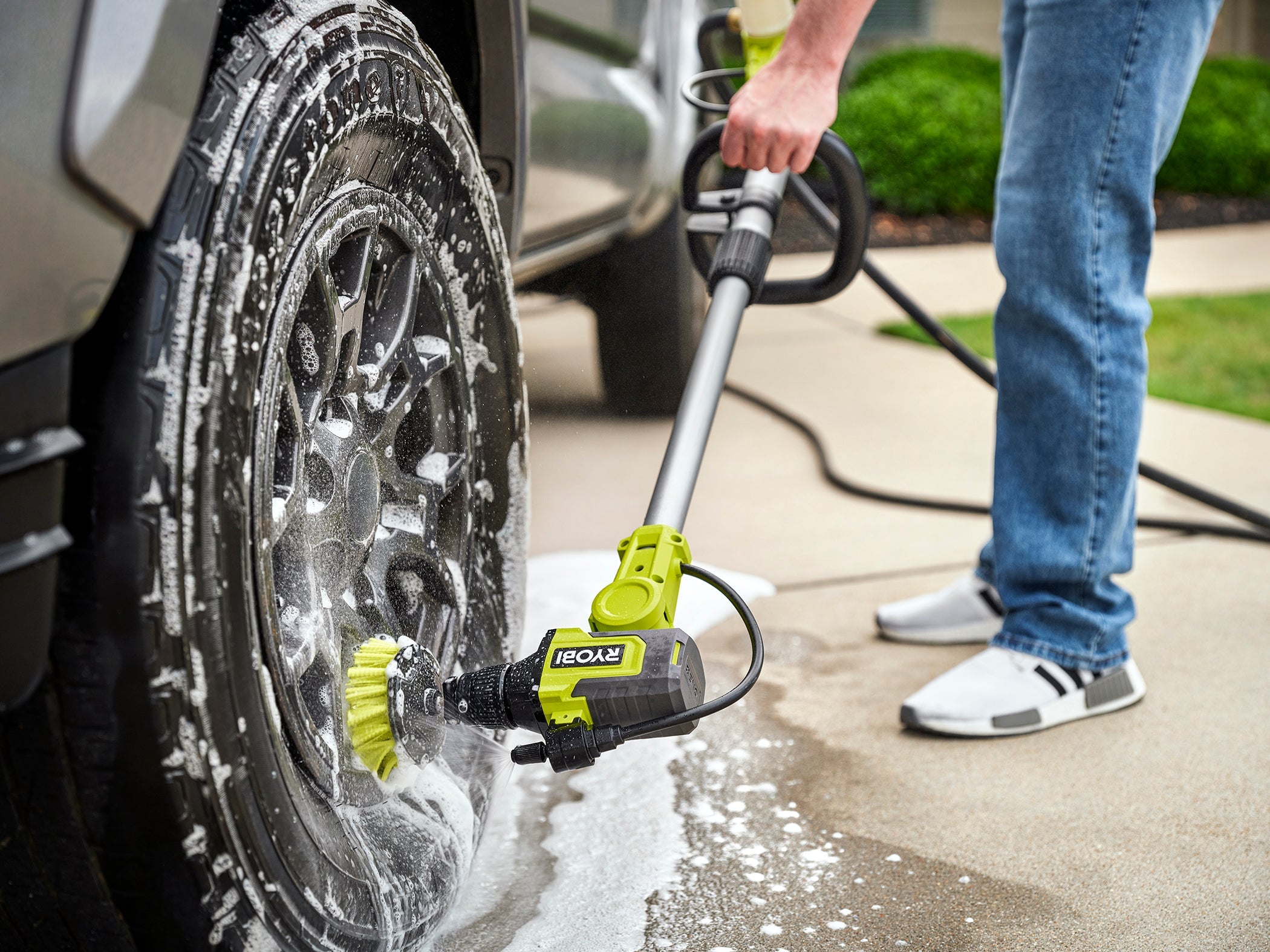 18V ONE+ VORTEX SOAP DISPENSING TELESCOPING SCRUBBER KIT – RYOBI