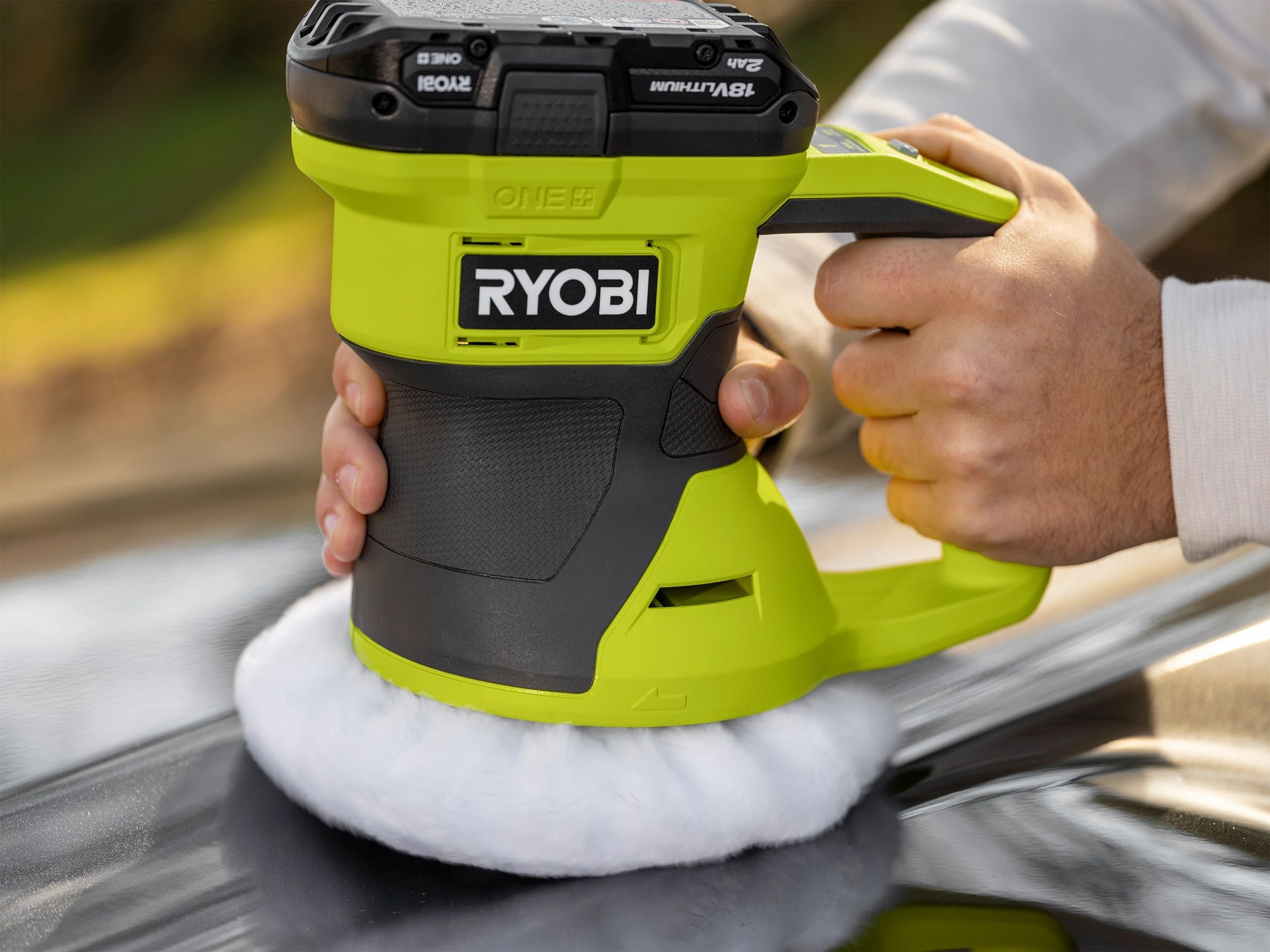 18V ONE+ "6" Two Speed Random Orbit Buffer Image 7