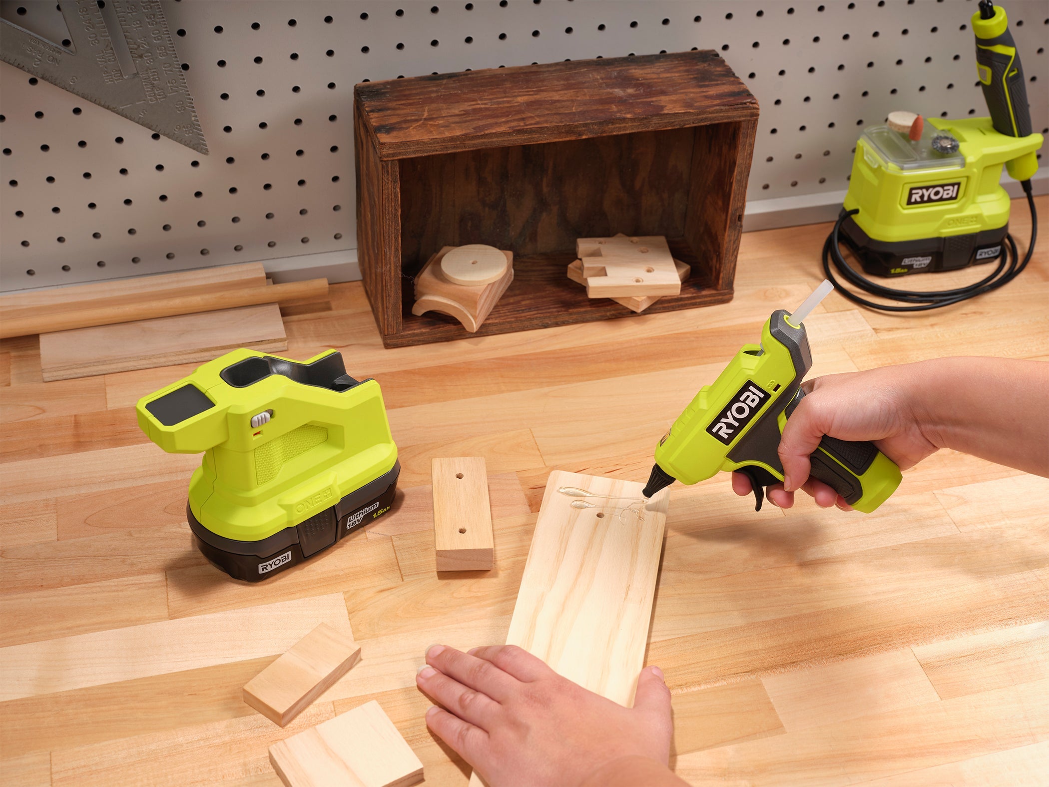 18V ONE+ Compact Glue Gun Image 3