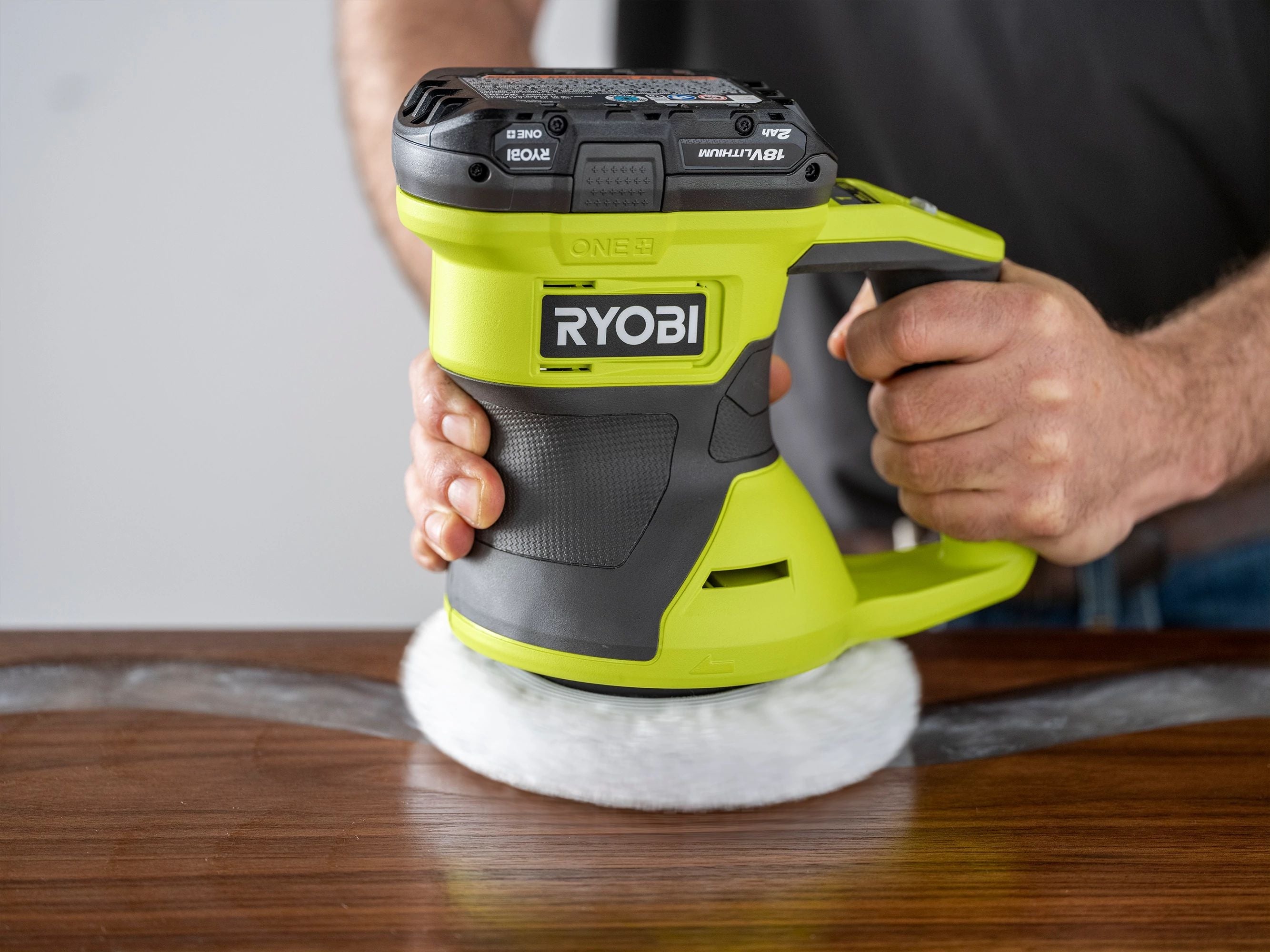 18V ONE+ "6" Two Speed Random Orbit Buffer Image 8